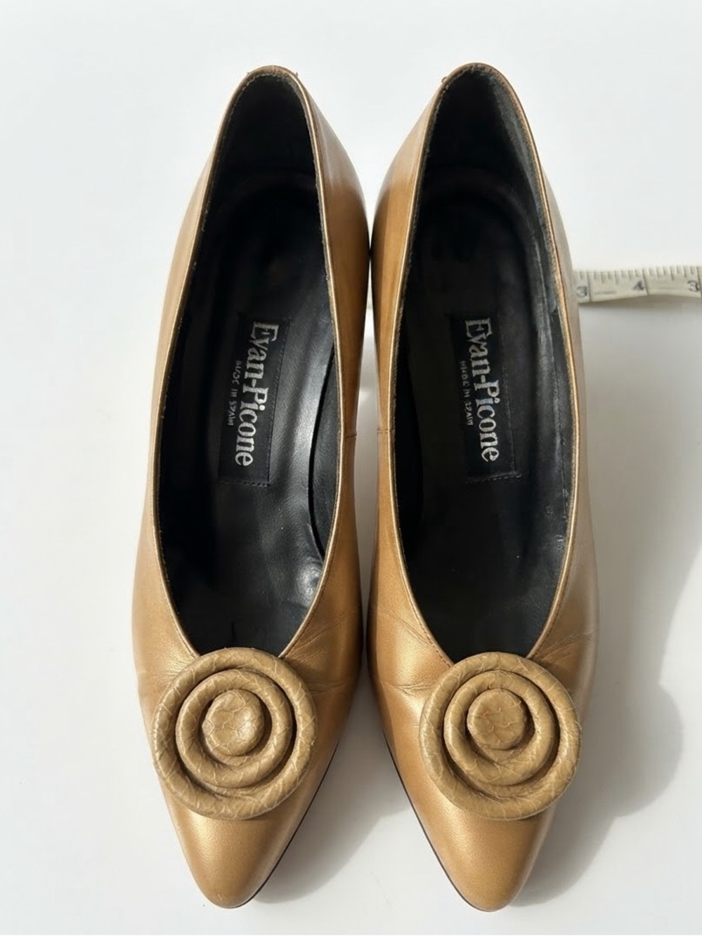 Vintage Evan-Picone Metallic Gold Leather Pointed Toe Pumps Made in Spain Size 7